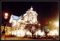 Pod�wietlony Ko�ci� Seminaryjny. [fot. Tomasz Moch]