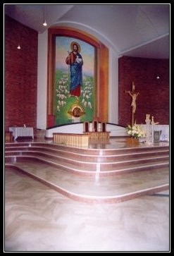 Prezbiterium ko�cio�a Dobrego Pasterza. *(fot. tm)